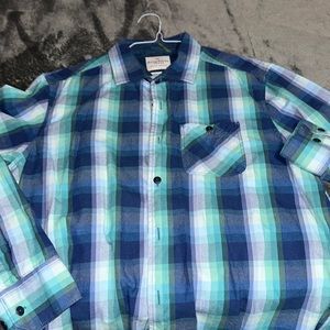 Tommy Bahama long sleeve breast pocket 100%cotton